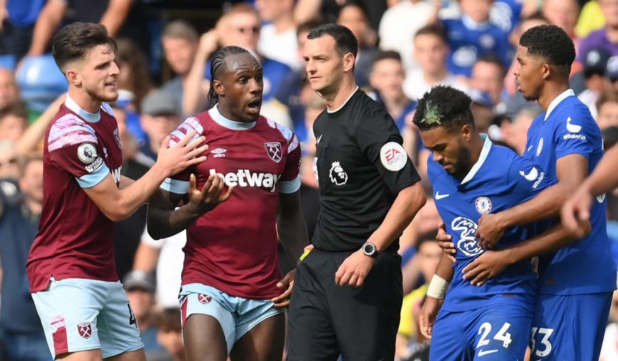 West Ham players complain about their disallowed goal against Chelsea, they face Everton this weekend