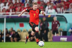 Kevin de Bruyne runs with the ball during Belgium's World Cup tie against Morocco