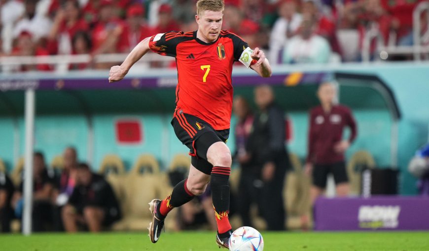 Kevin de Bruyne runs with the ball during Belgium's World Cup tie against Morocco